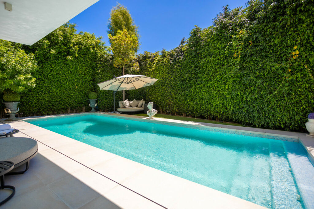 Detached Villa Estepona Málaga - image 6