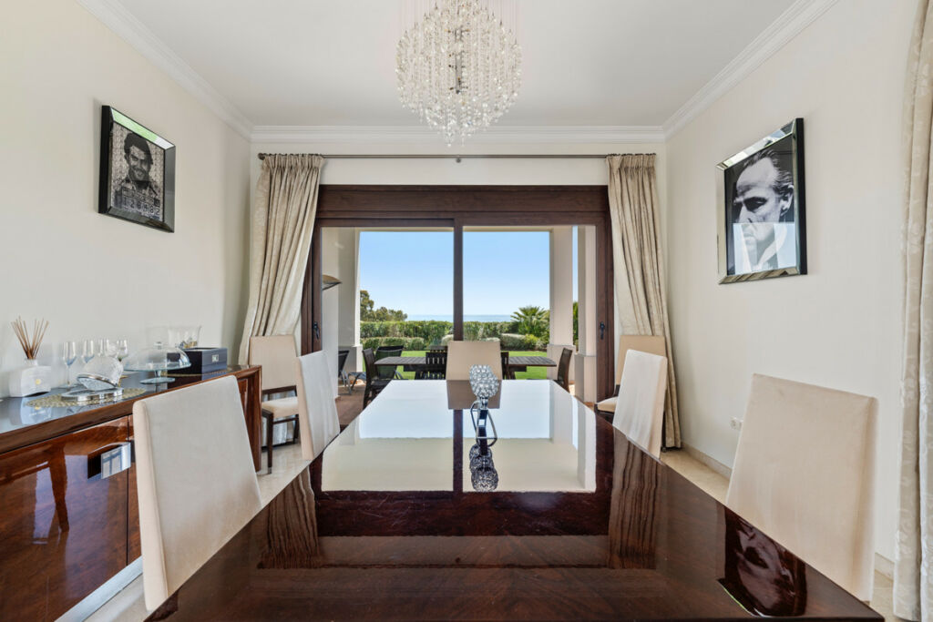Detached Villa Sotogrande Cádiz - image 6
