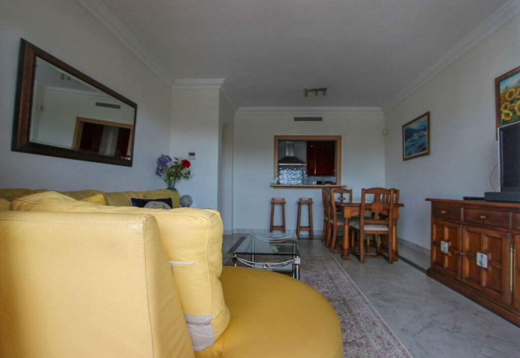 Middle Floor Apartment Puerto Banús Málaga - image 6