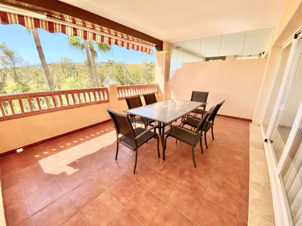 Middle Floor Apartment Atalaya Málaga - image 6