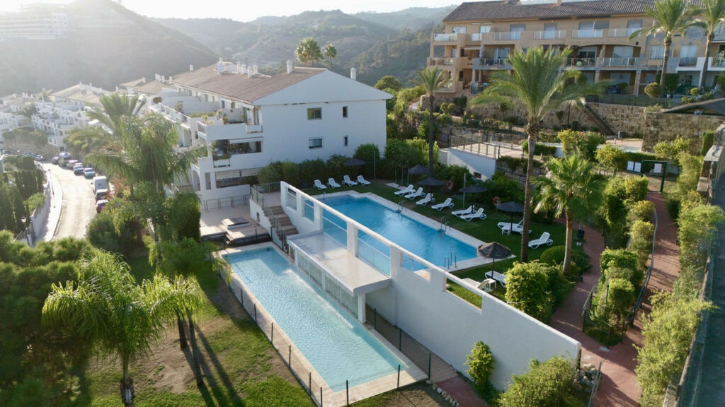 Middle Floor Apartment Estepona Málaga - image 6