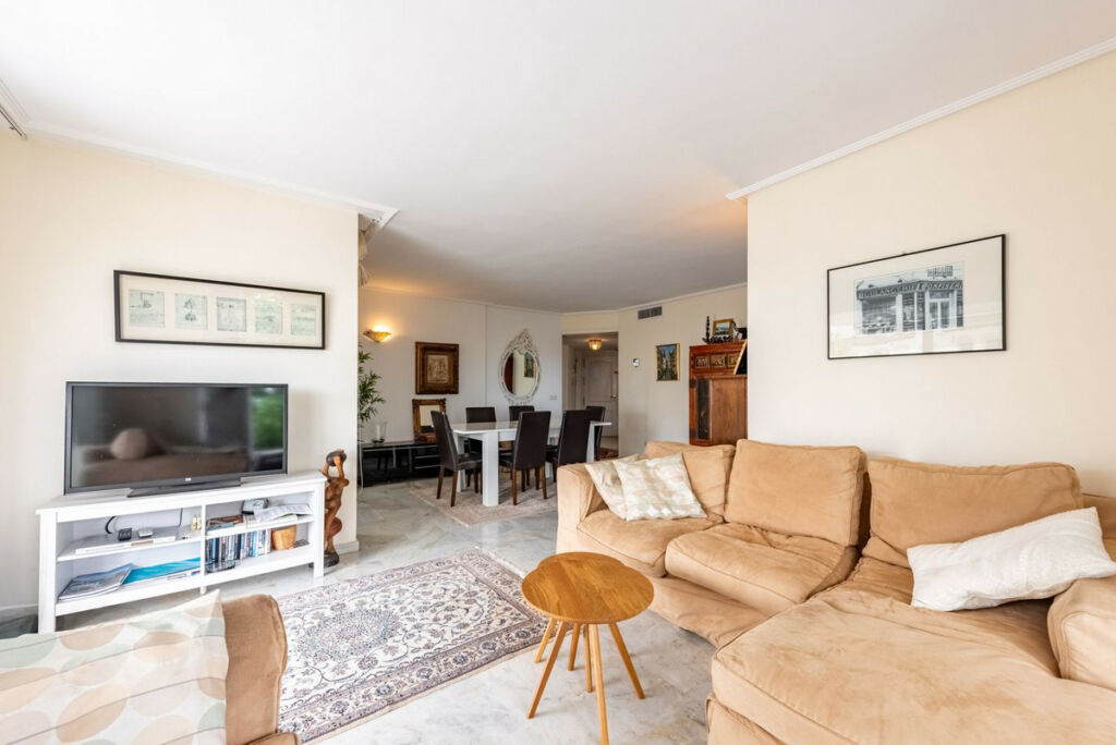 Middle Floor Apartment Bel Air Málaga - image 6