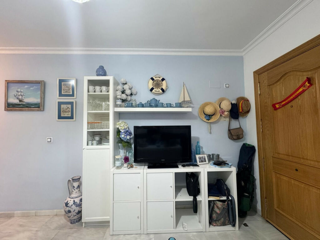 Middle Floor Apartment Fuengirola Málaga - image 6