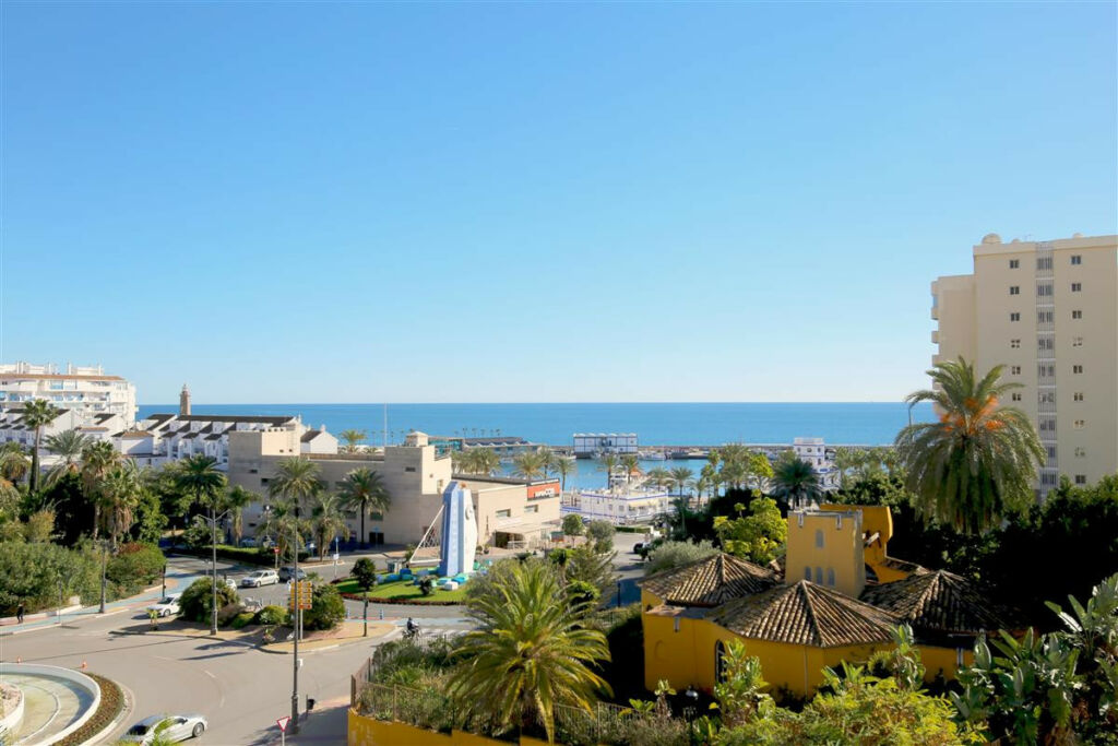 Penthouse Estepona Málaga - image 6