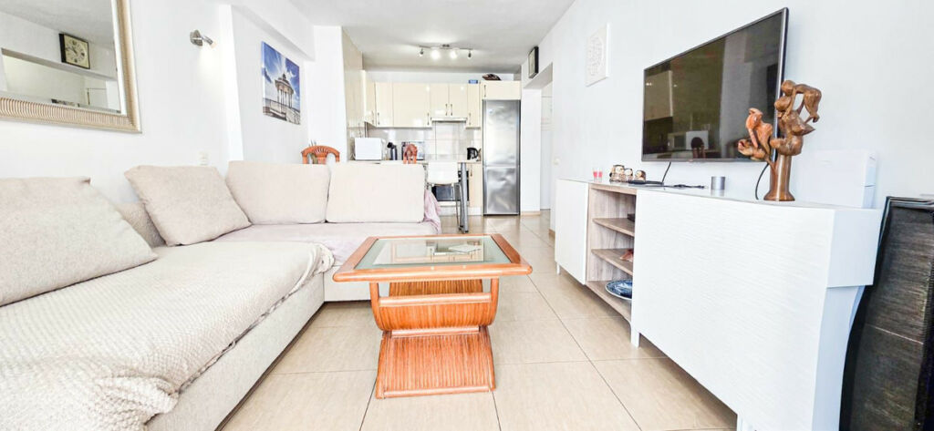 Middle Floor Apartment Benalmadena Málaga - image 6