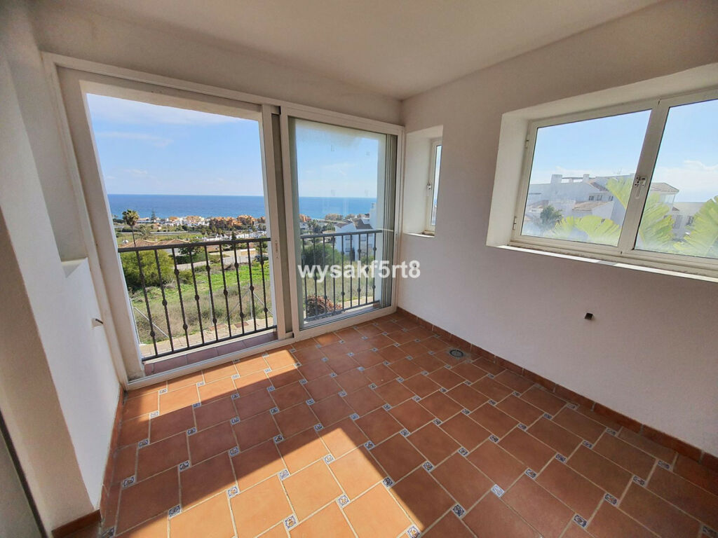 Middle Floor Apartment La Duquesa Málaga - image 7