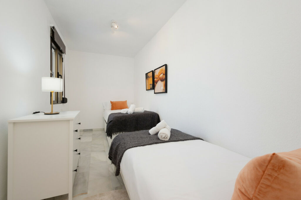Middle Floor Apartment Puerto Banús Málaga - image 6