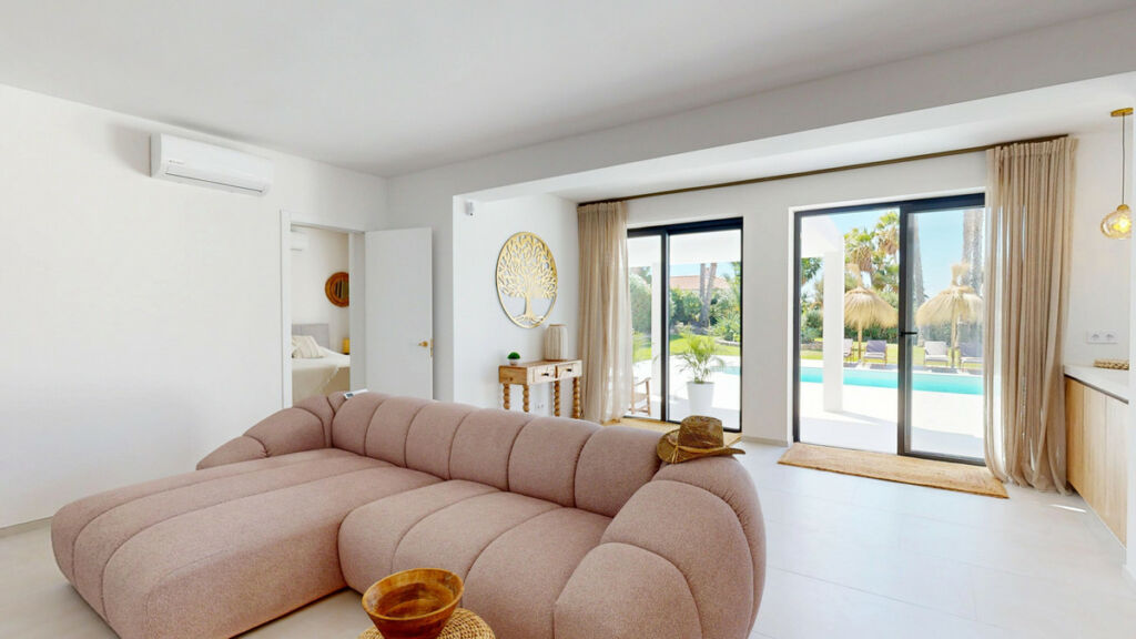 Detached Villa Estepona Málaga - image 8