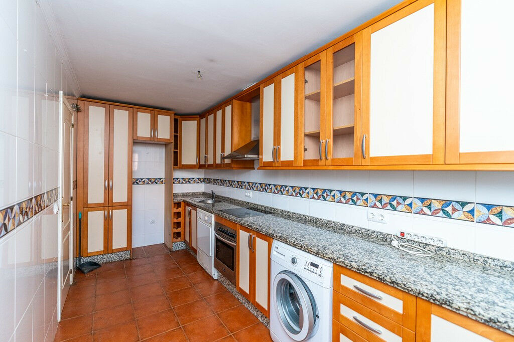 Middle Floor Apartment Elviria Málaga - image 6