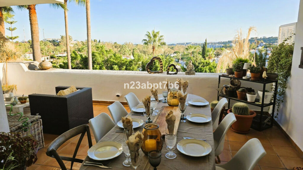 Middle Floor Apartment Nueva Andalucía Málaga - image 6
