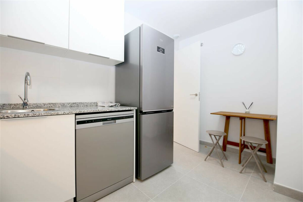 Middle Floor Apartment Estepona Málaga - image 6
