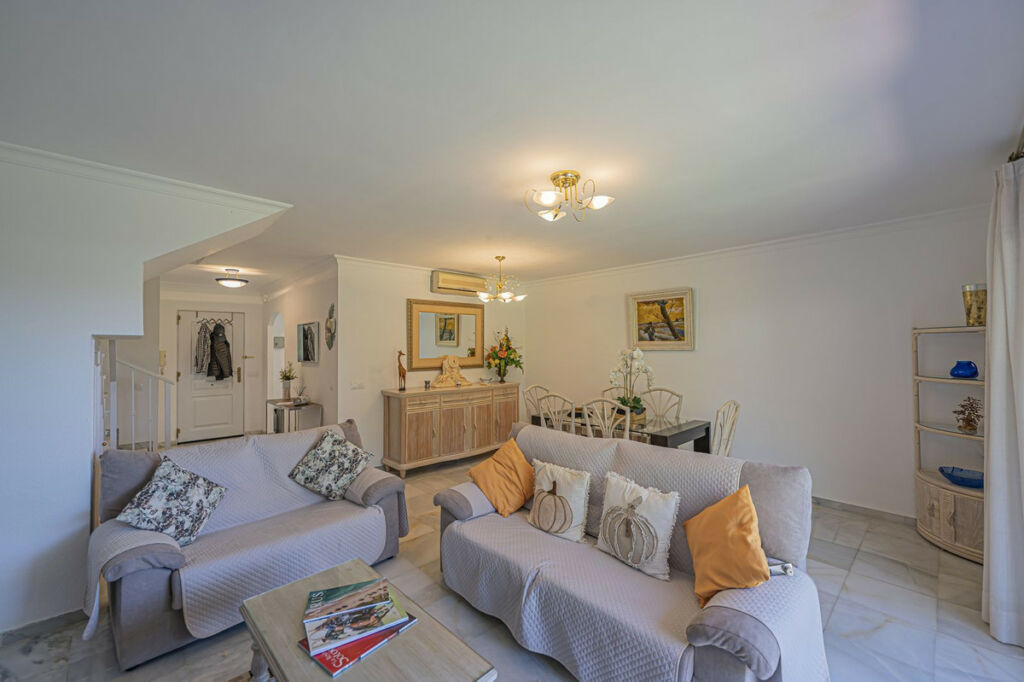 Townhouse Atalaya Málaga - image 6