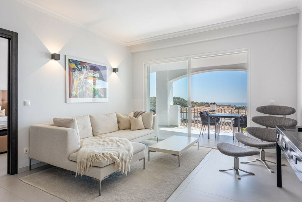 Middle Floor Apartment La Quinta Málaga - image 6