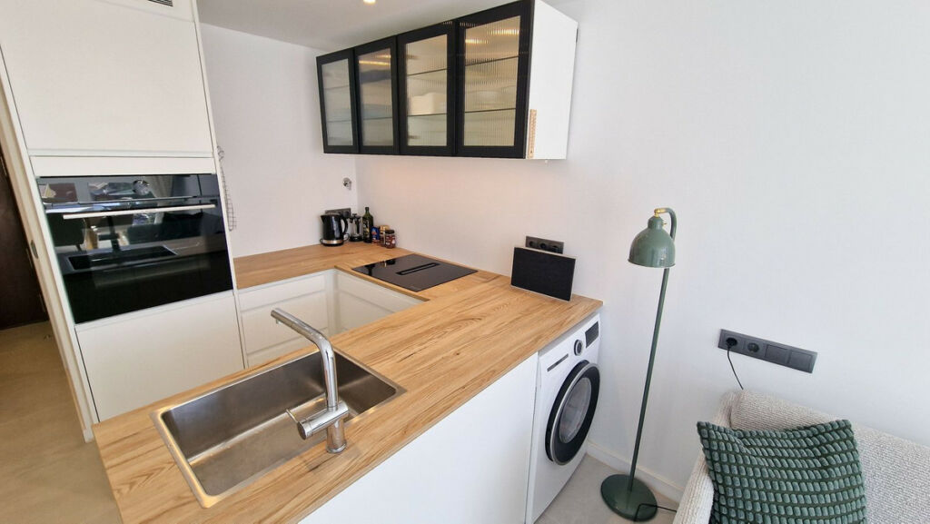 Middle Floor Apartment Benalmadena Málaga - image 6