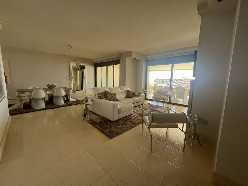 Middle Floor Apartment Altos de los Monteros Málaga - image 6