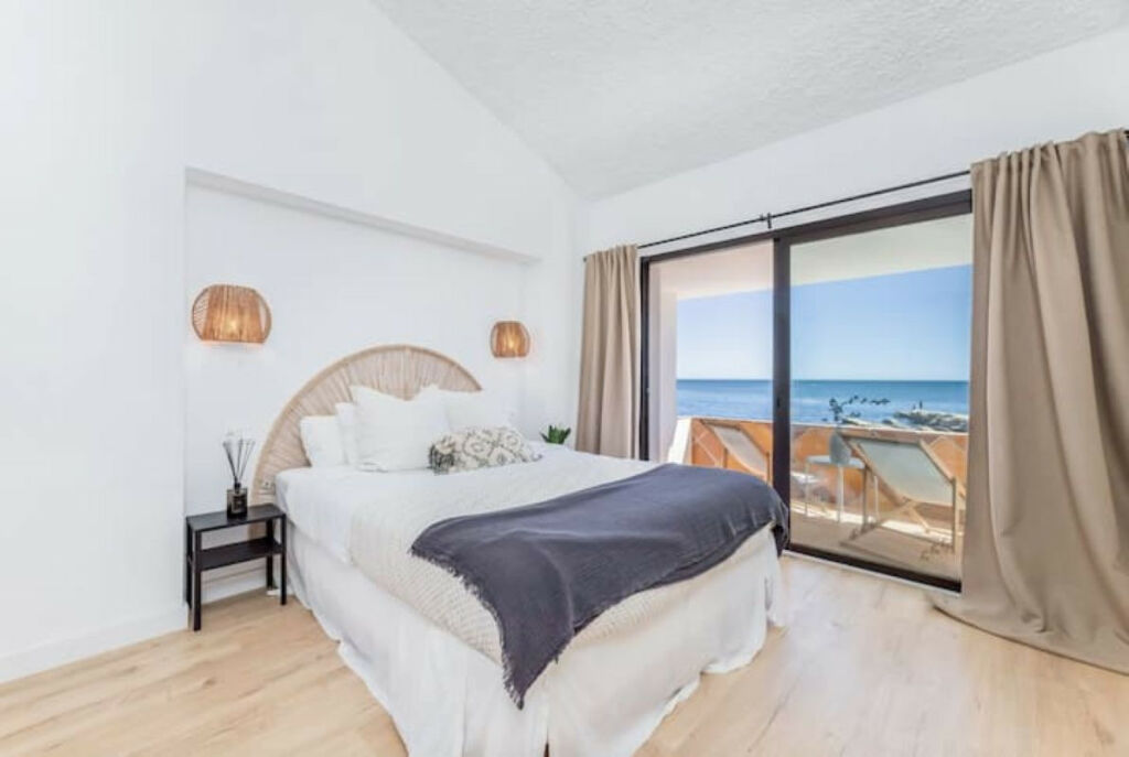 Detached Villa Estepona Málaga - image 6