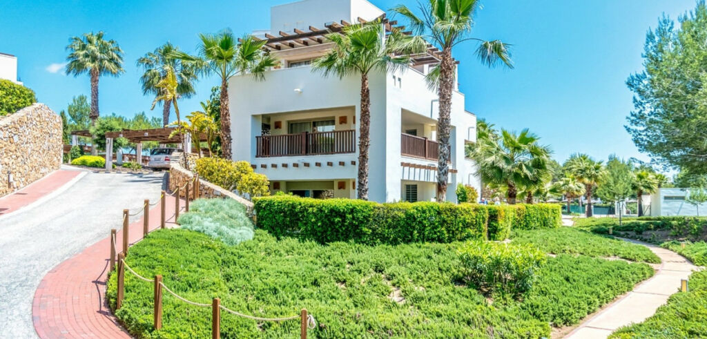 Middle Floor Apartment Las Colinas Golf Alicante - image 6
