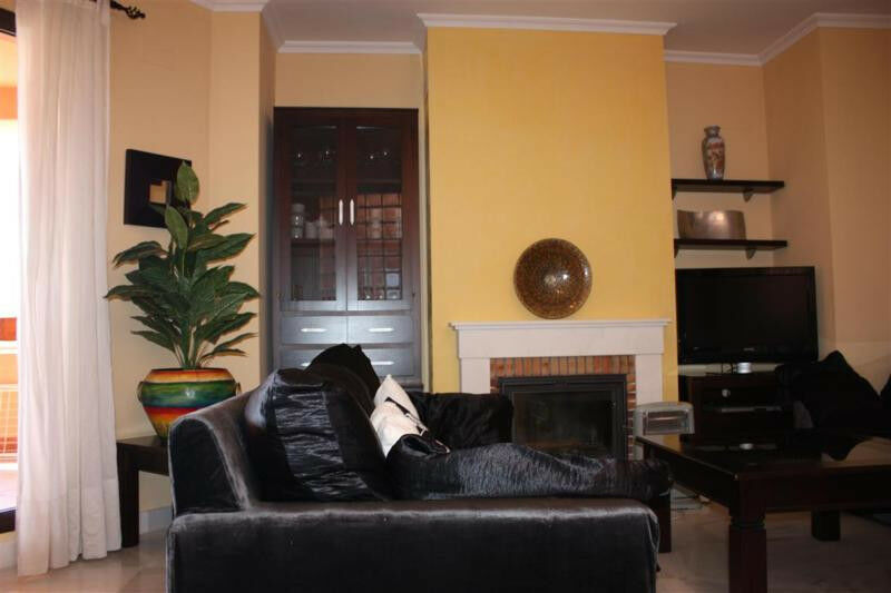 Middle Floor Apartment New Golden Mile Málaga - image 6