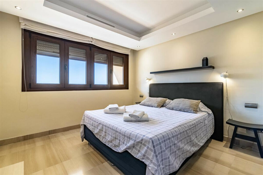 Middle Floor Apartment Estepona Málaga - image 6