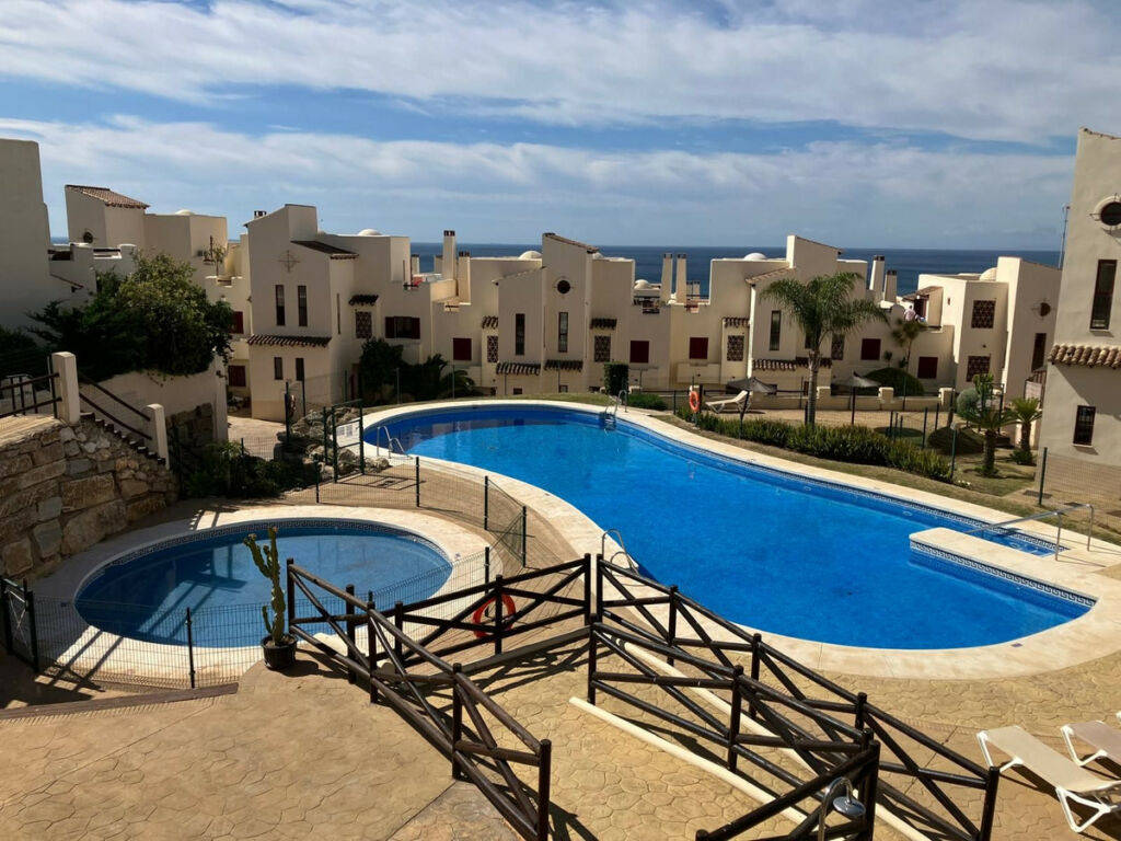 Middle Floor Apartment Casares Playa Málaga - image 6