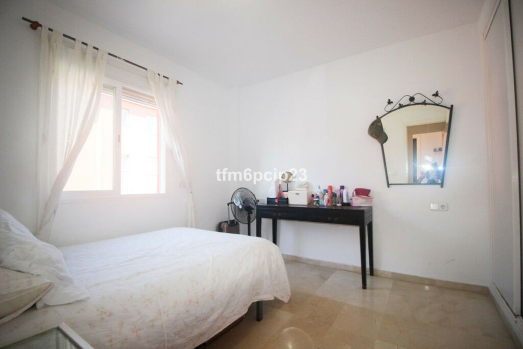 Middle Floor Apartment La Duquesa Málaga - image 6