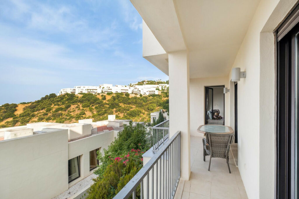 Middle Floor Apartment Altos de los Monteros Málaga - image 6