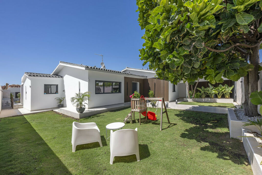 Detached Villa New Golden Mile Málaga - image 6