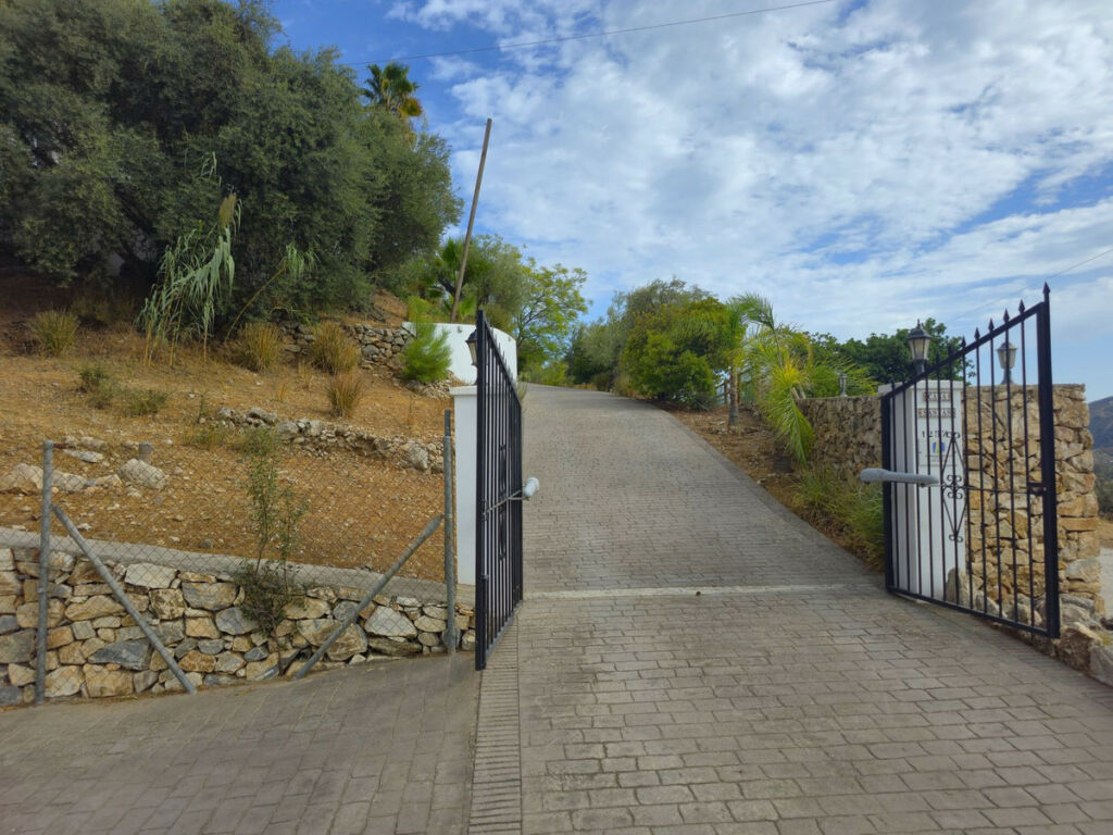 Detached Villa Cómpeta Málaga - image 6