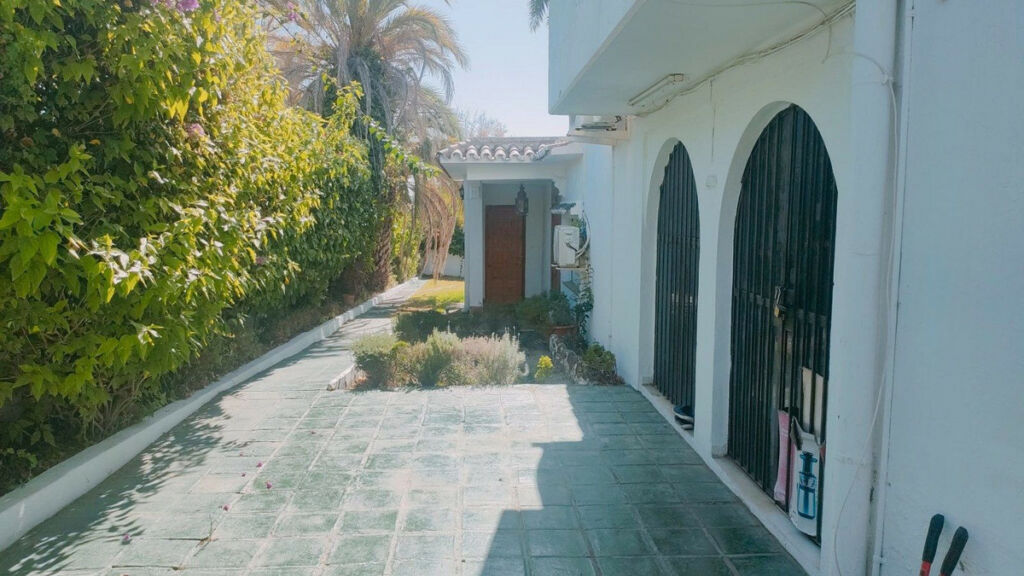 Detached Villa Marbella Málaga - image 6
