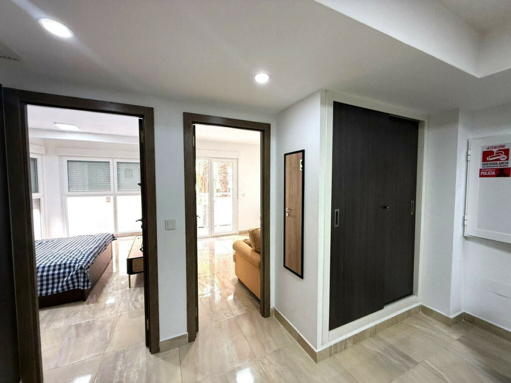Middle Floor Apartment Torrevieja Alicante - image 6