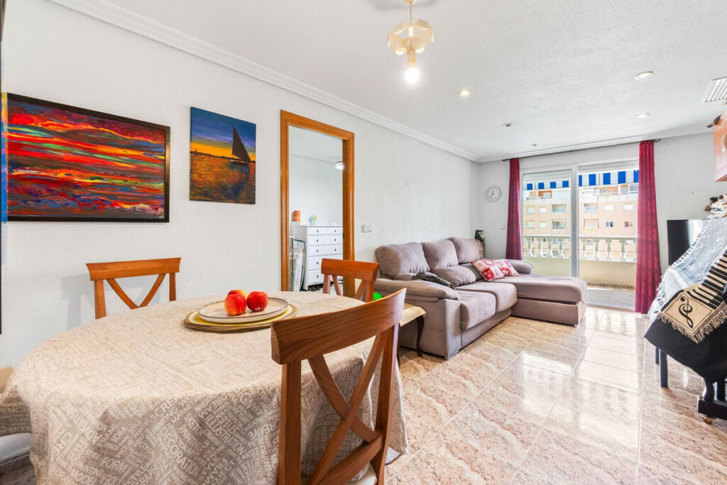 Middle Floor Apartment Torrevieja Alicante - image 2