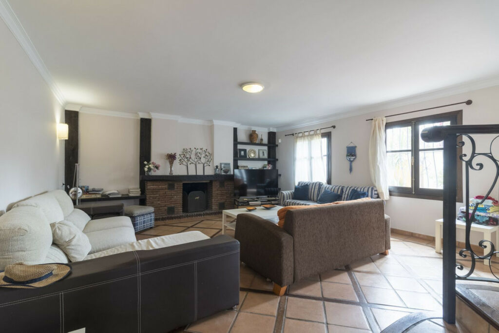 Detached Villa Fuengirola Málaga - image 6