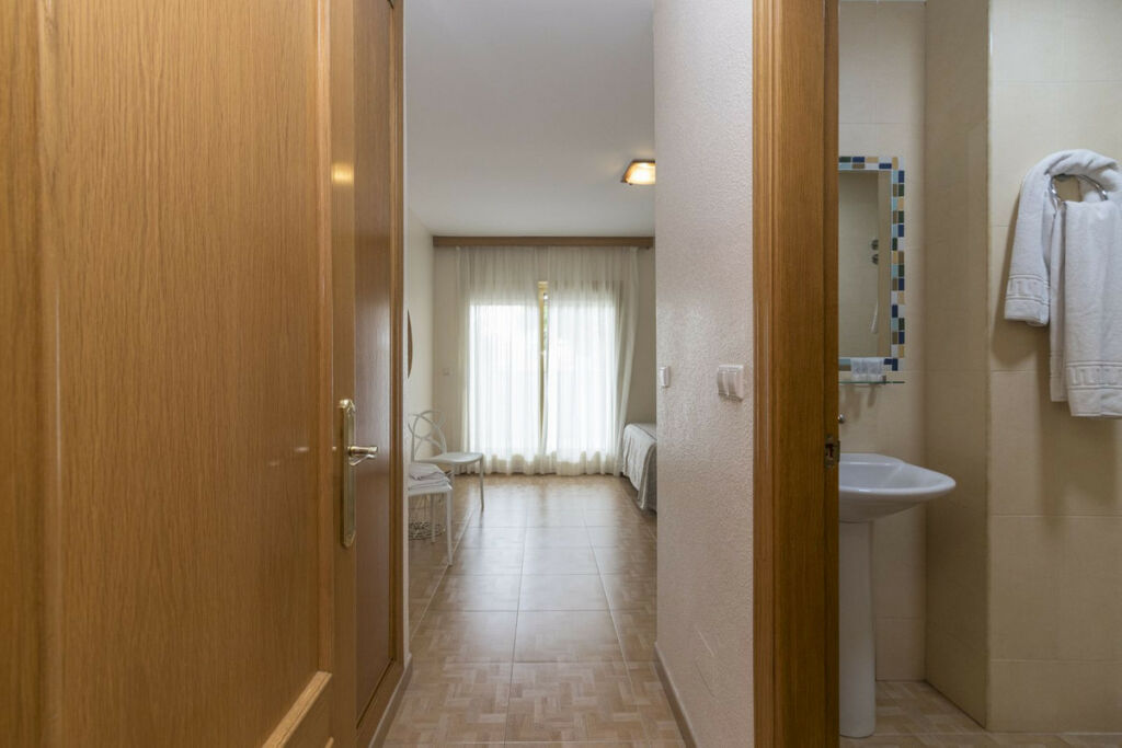 Middle Floor Apartment Fuengirola Málaga - image 6