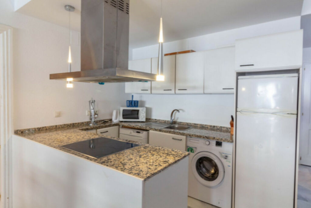 Middle Floor Apartment Puerto Banús Málaga - image 6