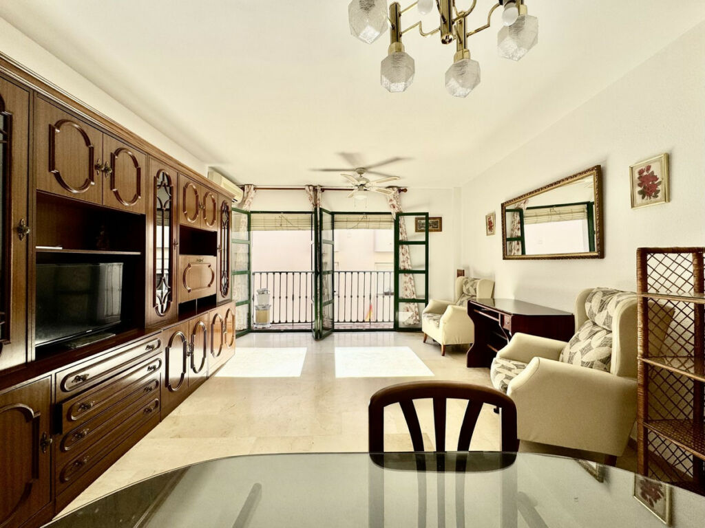 Middle Floor Apartment Fuengirola Málaga - image 2