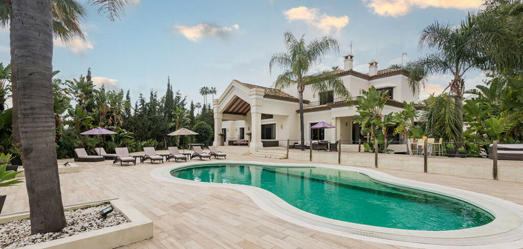 Detached Villa Nueva Andalucía Málaga - image 6