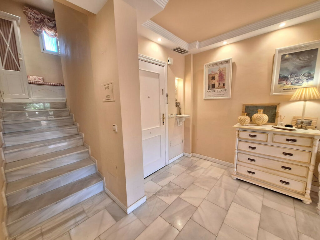 Penthouse Duplex Elviria Málaga - image 6