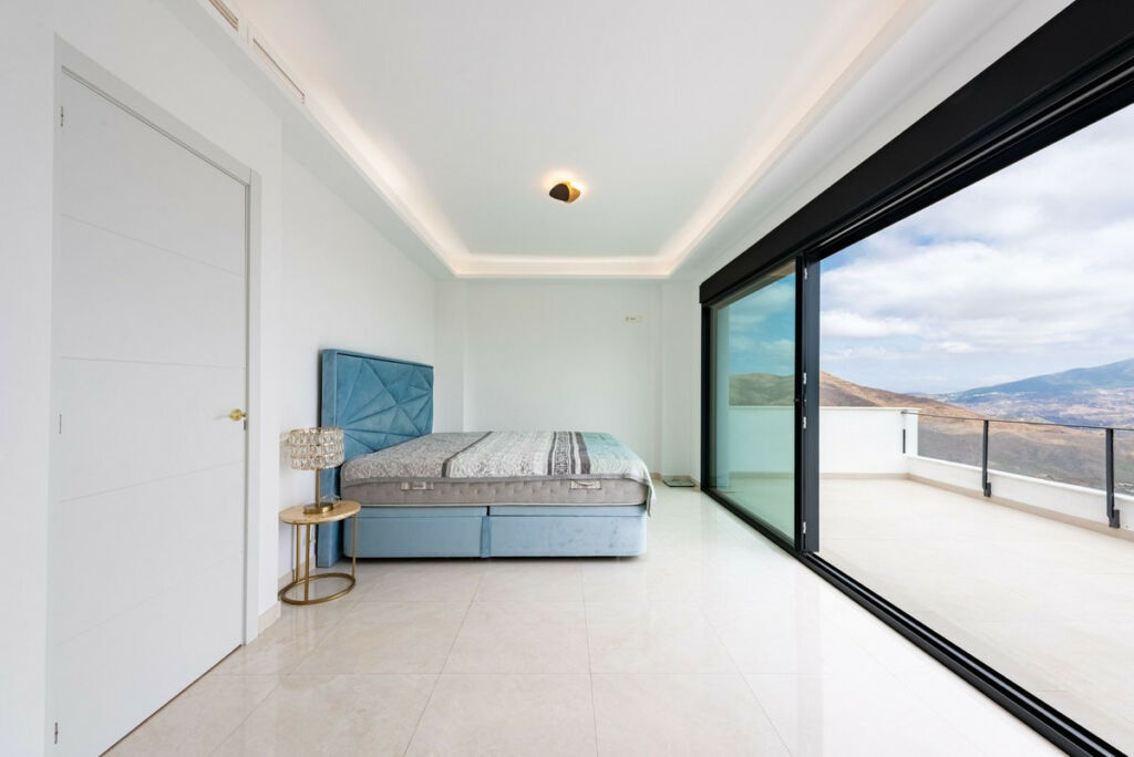 Townhouse La Mairena Málaga - image 6