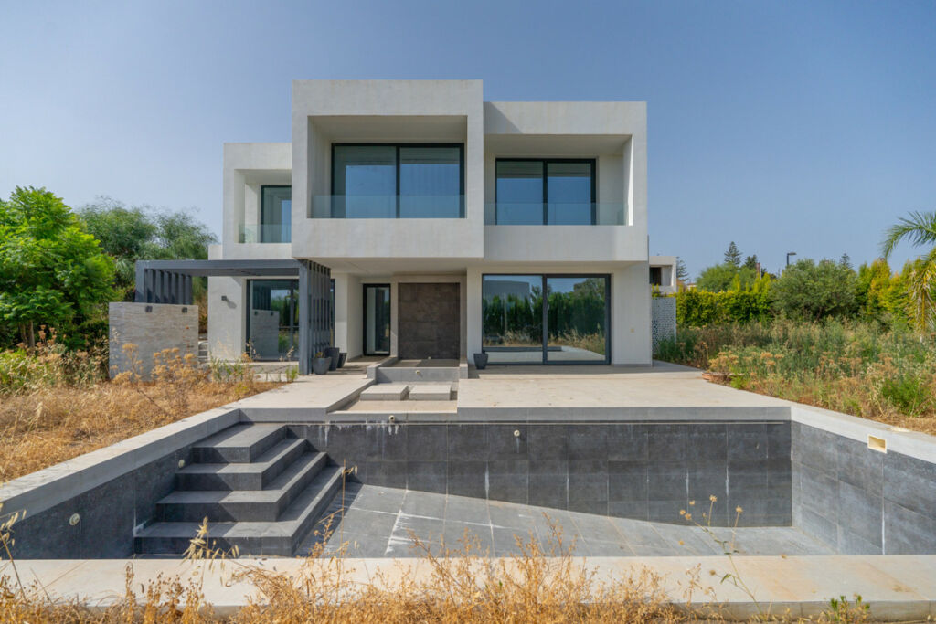 Detached Villa New Golden Mile Málaga - image 6