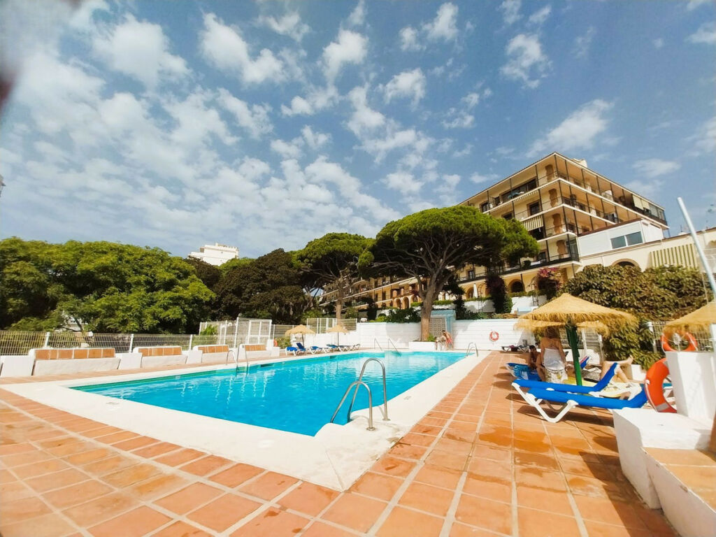Middle Floor Apartment Calahonda Málaga - image 7