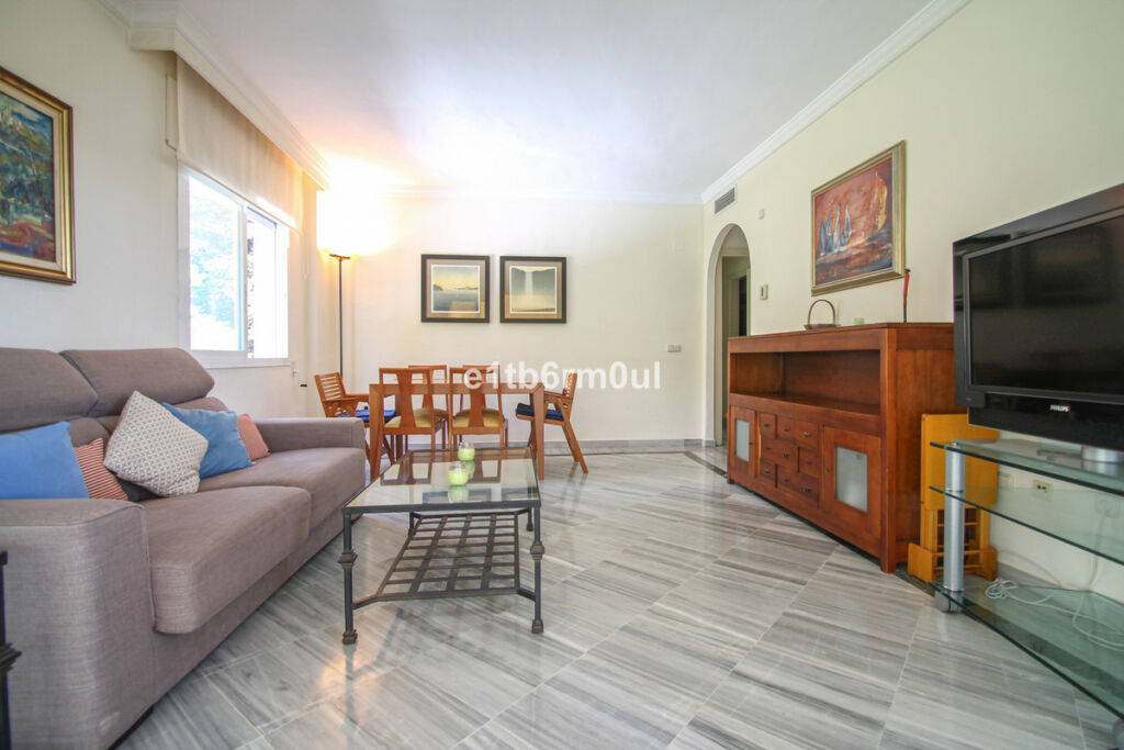 Middle Floor Apartment The Golden Mile Málaga - image 6