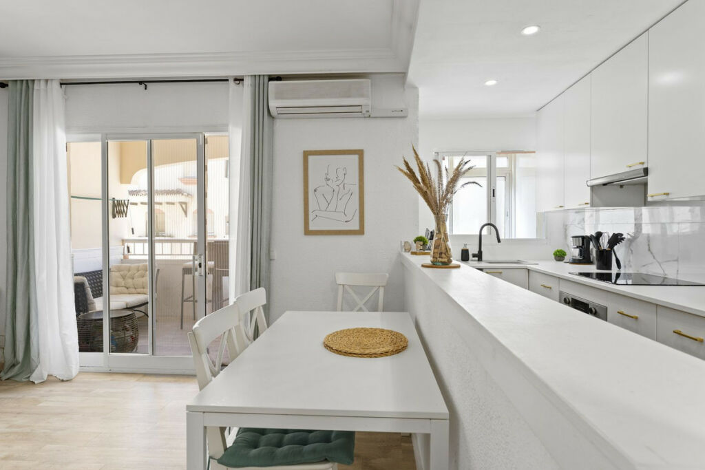 Top Floor Apartment Estepona Málaga - image 6