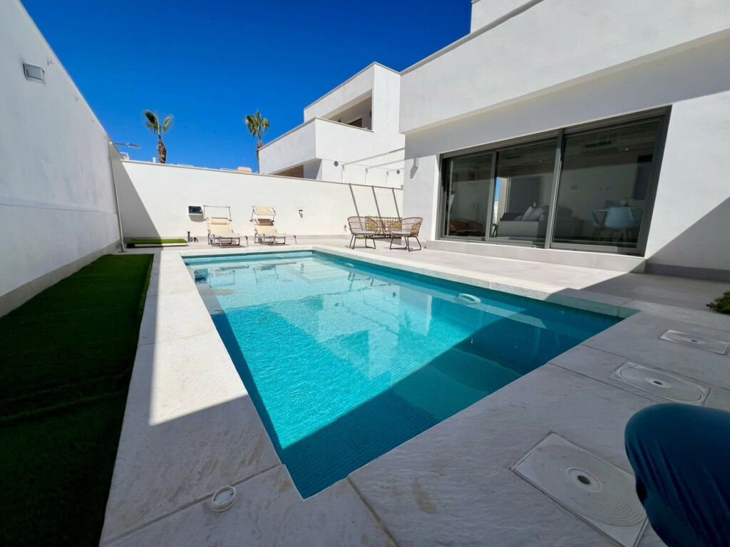 Detached Villa La Zenia Alicante - image 6