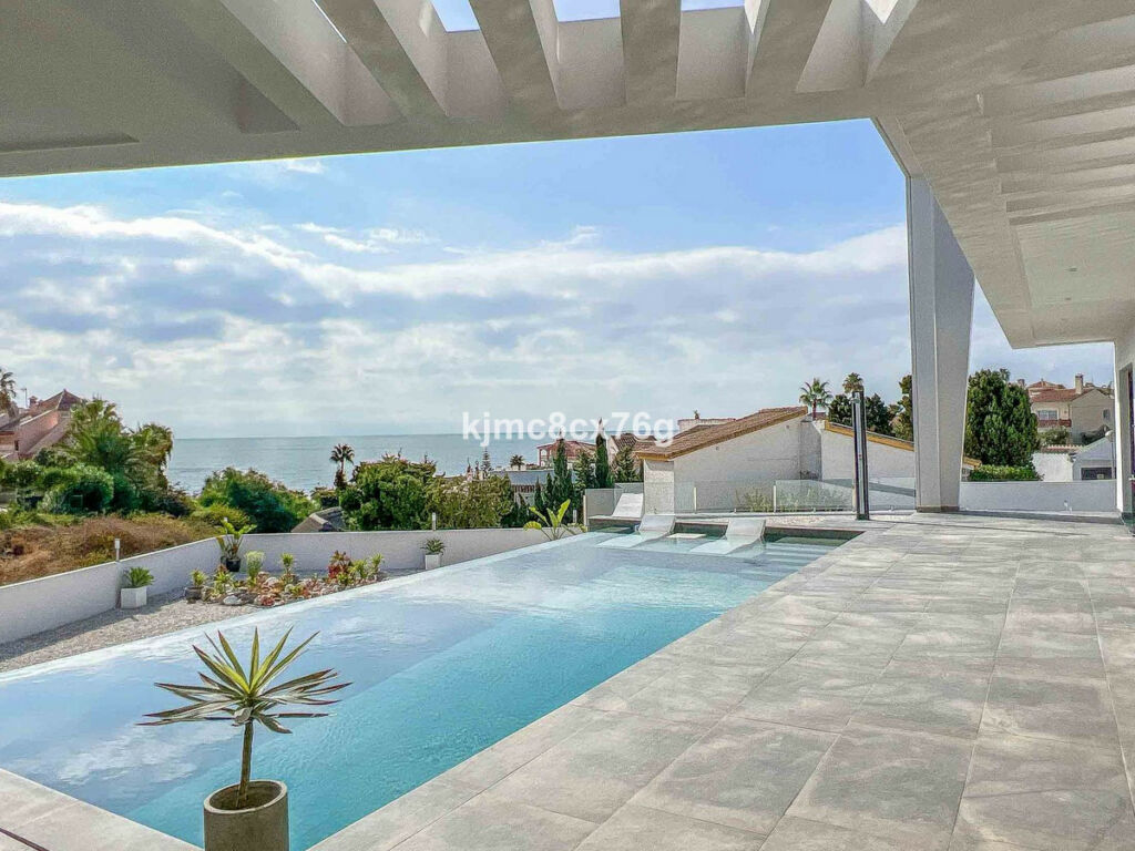 Detached Villa El Faro Málaga - image 6
