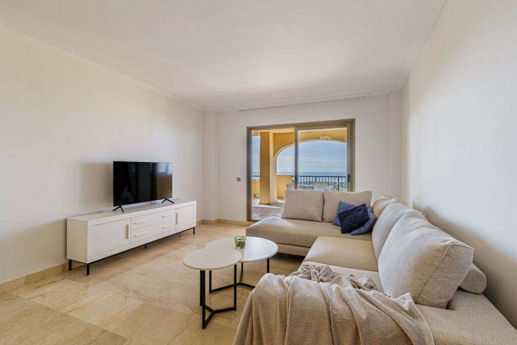 Ground Floor Apartment Benahavís Málaga - image 6