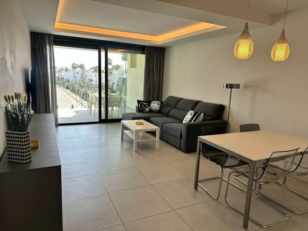 Middle Floor Apartment Cancelada Málaga - image 6