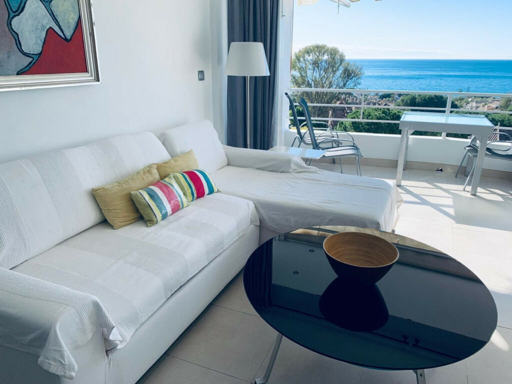 Middle Floor Apartment Costabella Málaga - image 11