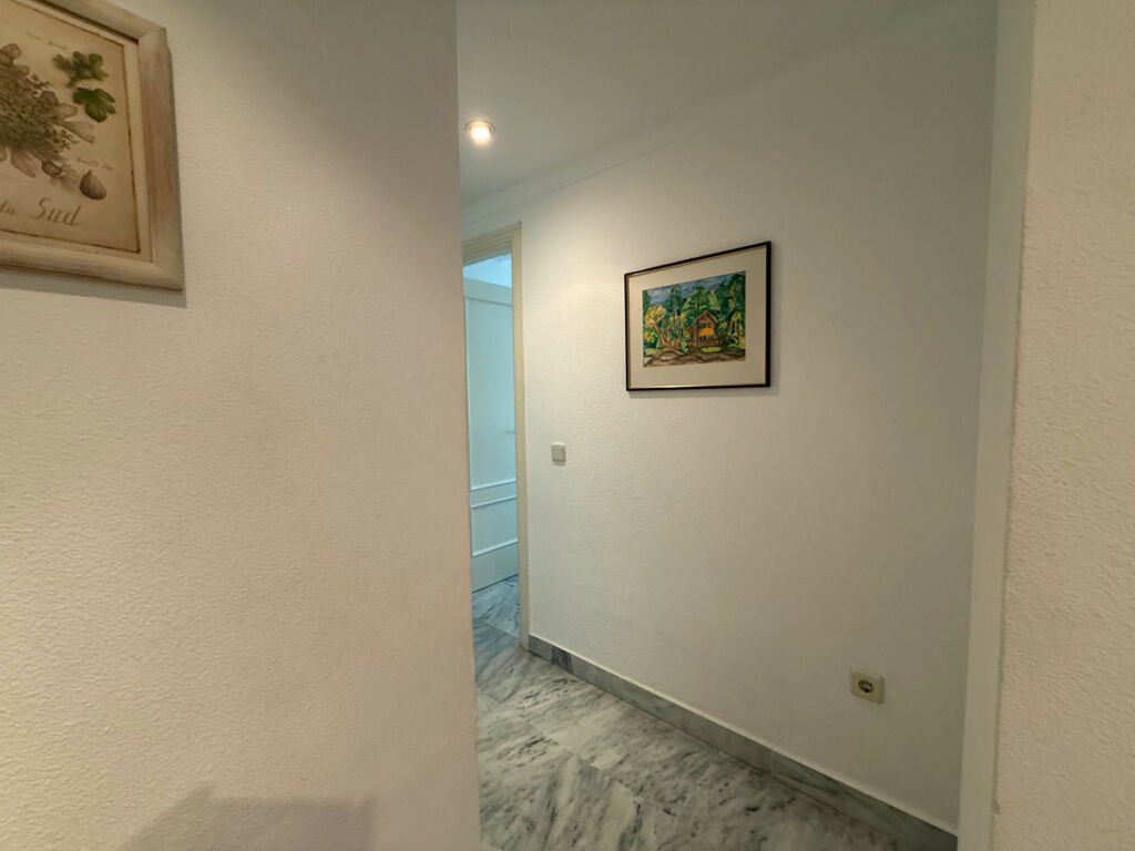Middle Floor Apartment Nueva Andalucía Málaga - image 6
