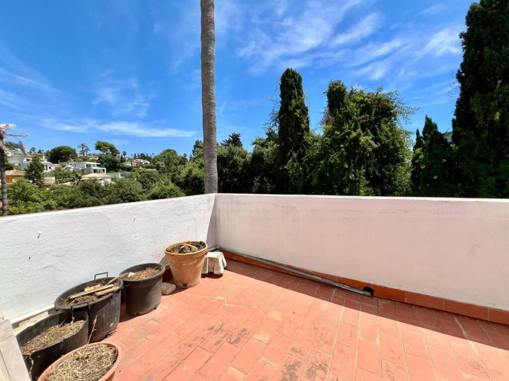 Top Floor Apartment Elviria Málaga - image 6