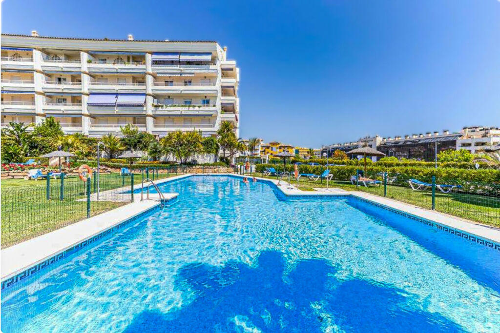 Middle Floor Apartment Marbella Málaga - image 6